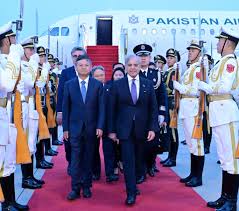Chinese Premier Welcomes PM Shehbaz Sharif With Guard of Honor in Beijing